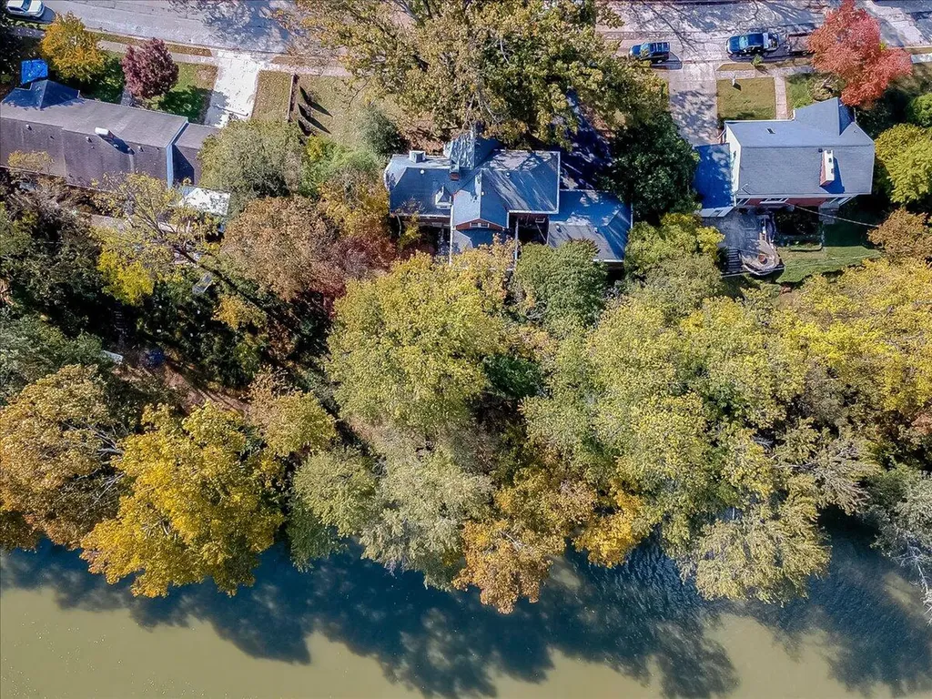 207 Paul Sawyier Drive Frankfort KY 40601