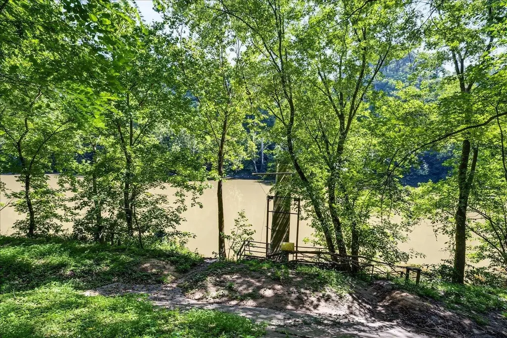 207 Paul Sawyier Drive Frankfort KY 40601