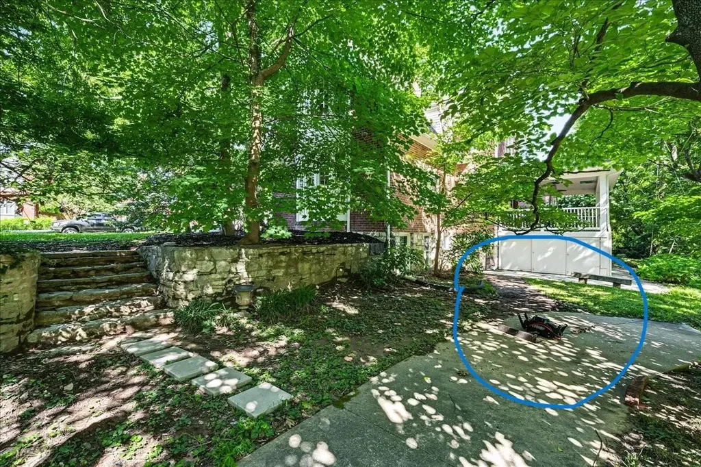 207 Paul Sawyier Drive Frankfort KY 40601
