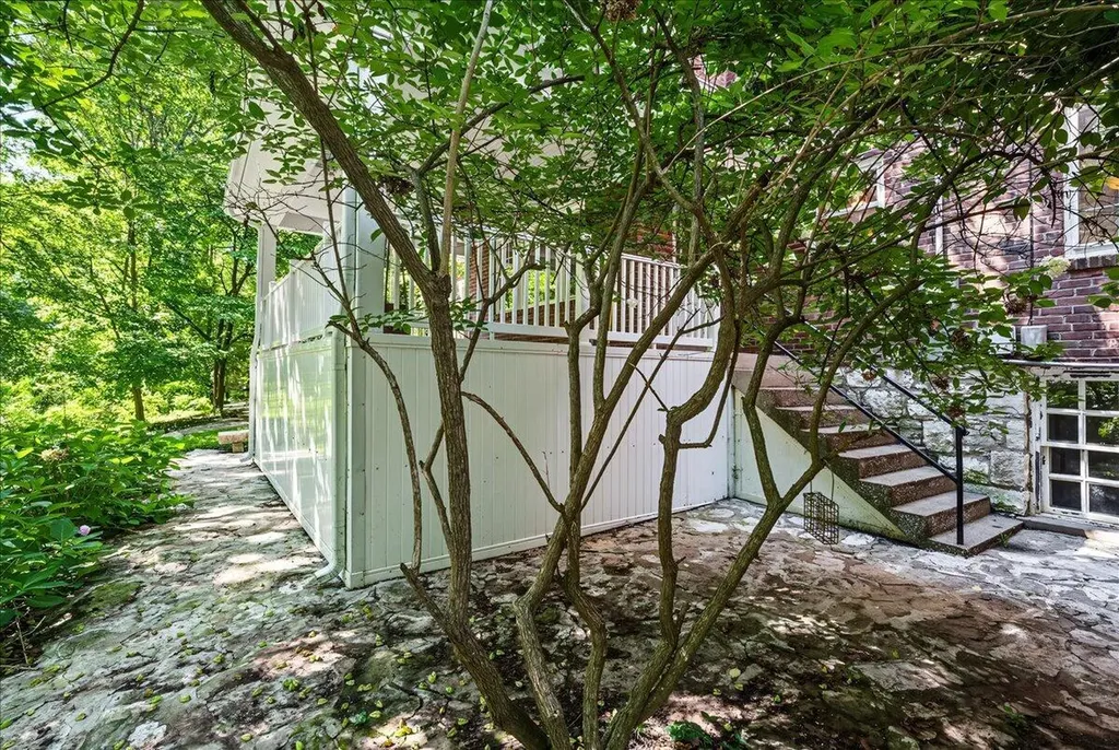 207 Paul Sawyier Drive Frankfort KY 40601
