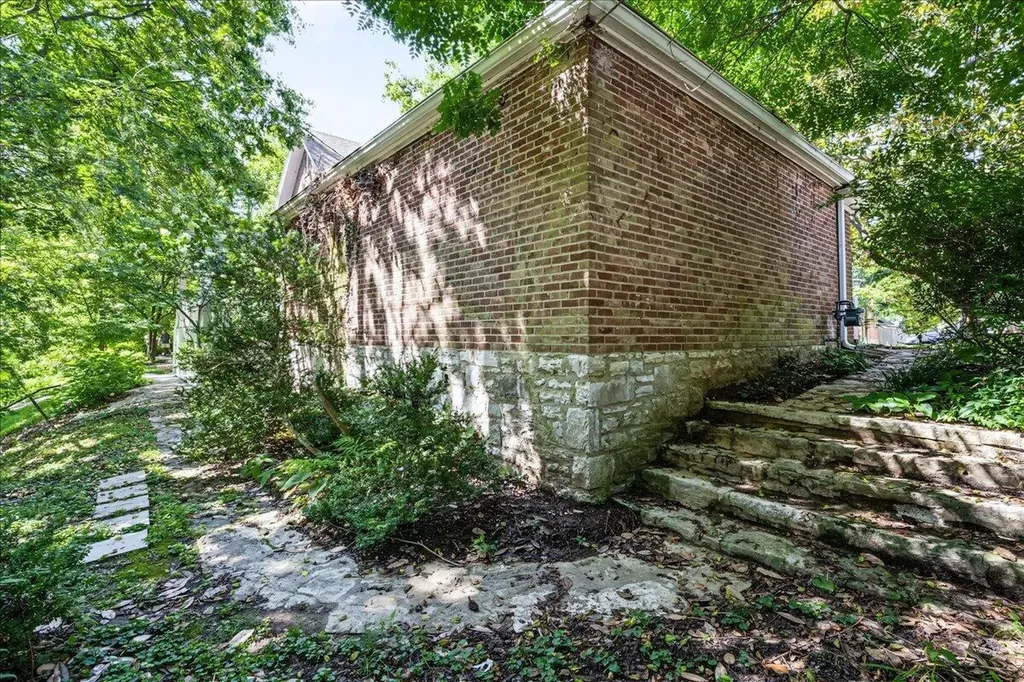 207 Paul Sawyier Drive Frankfort KY 40601