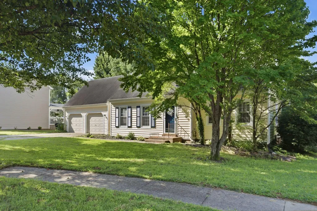 419 Mill Road Midway KY 40347