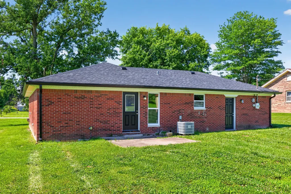 251 Longview Street Harrodsburg KY 40330