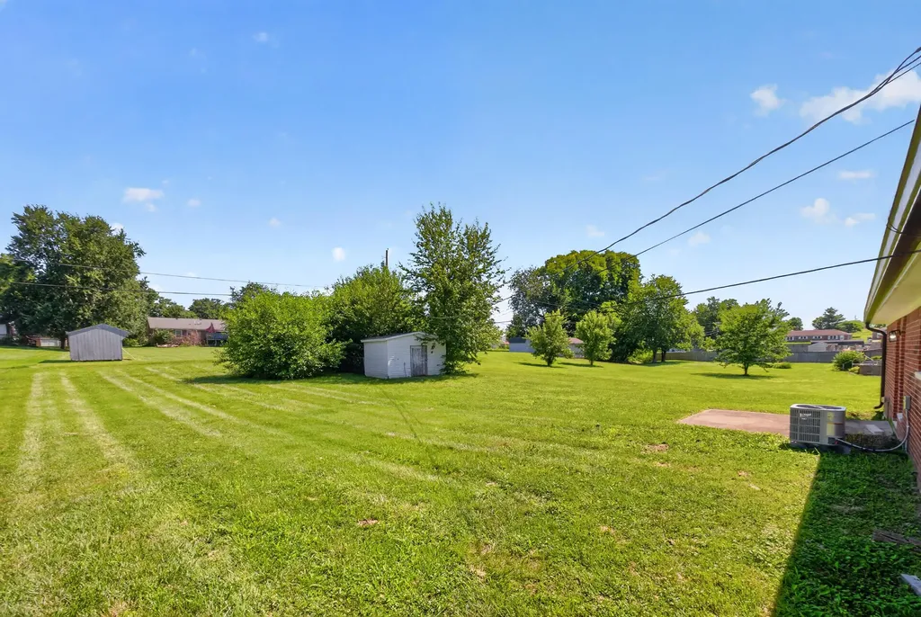 251 Longview Street Harrodsburg KY 40330