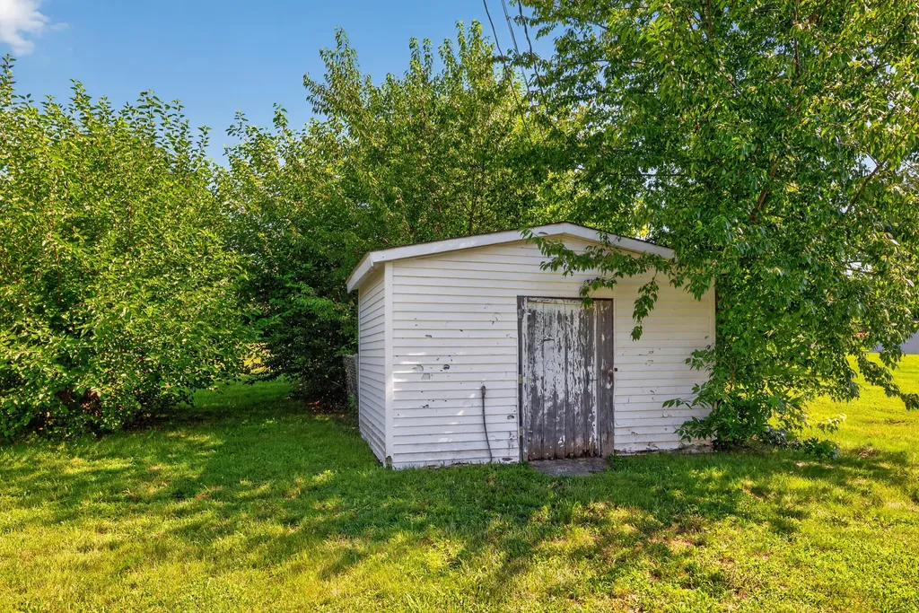 251 Longview Street Harrodsburg KY 40330