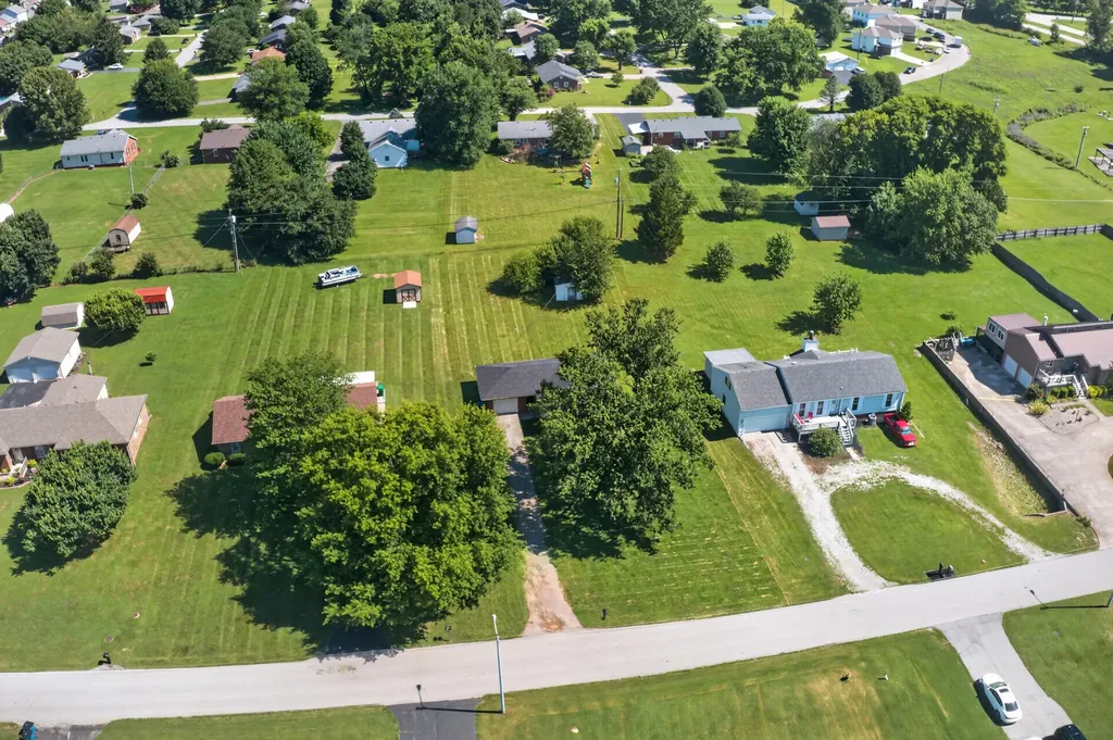 251 Longview Street Harrodsburg KY 40330