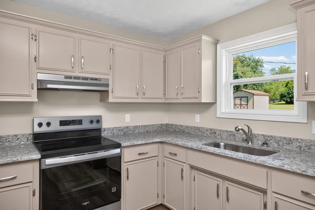 251 Longview Street Harrodsburg KY 40330
