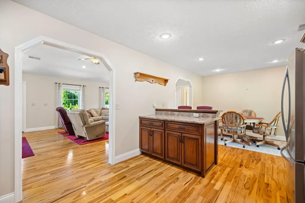 85 E Cherry Drive Science Hill KY 42553