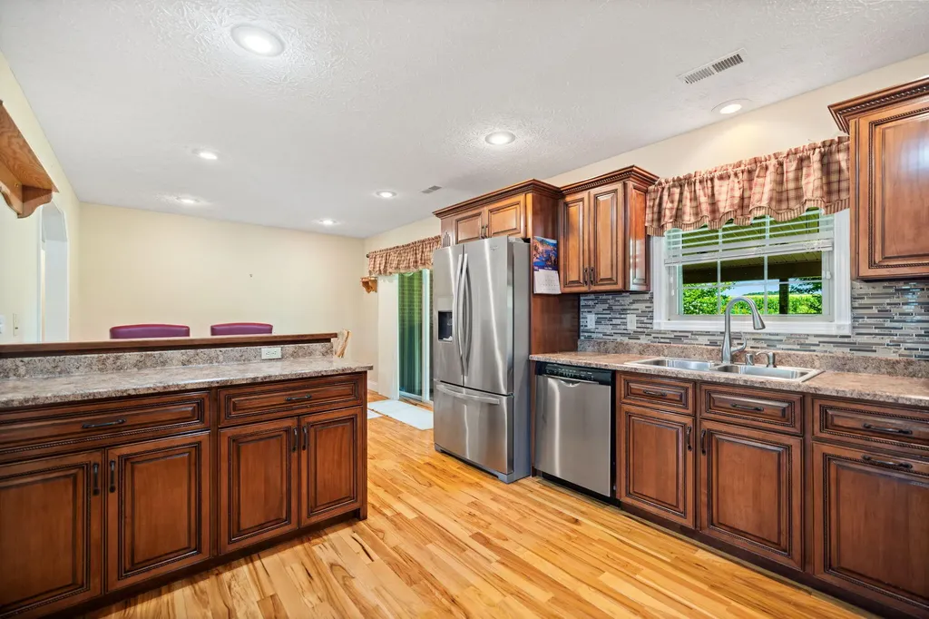 85 E Cherry Drive Science Hill KY 42553