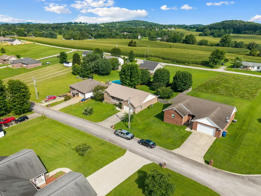 85 E Cherry Drive Science Hill KY 42553