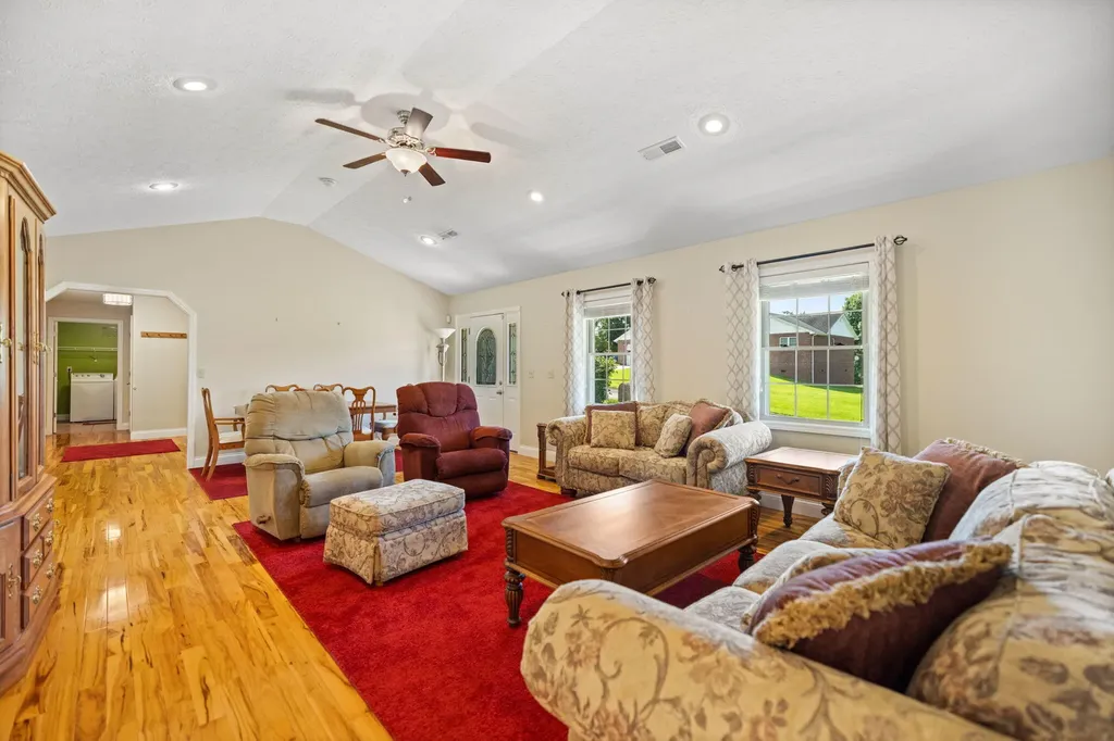 85 E Cherry Drive Science Hill KY 42553