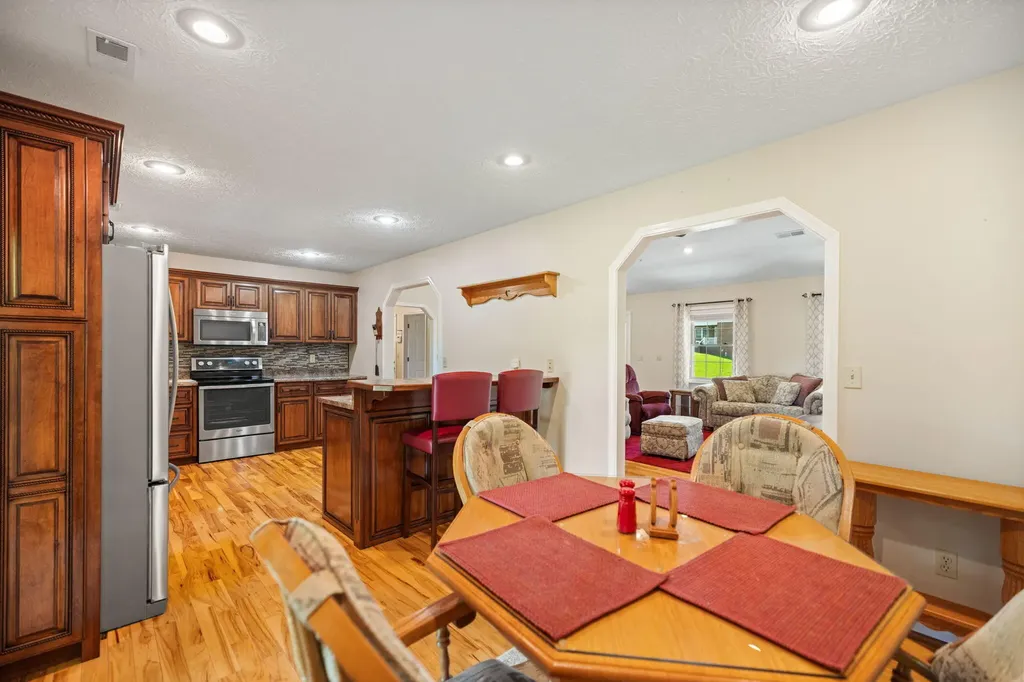 85 E Cherry Drive Science Hill KY 42553