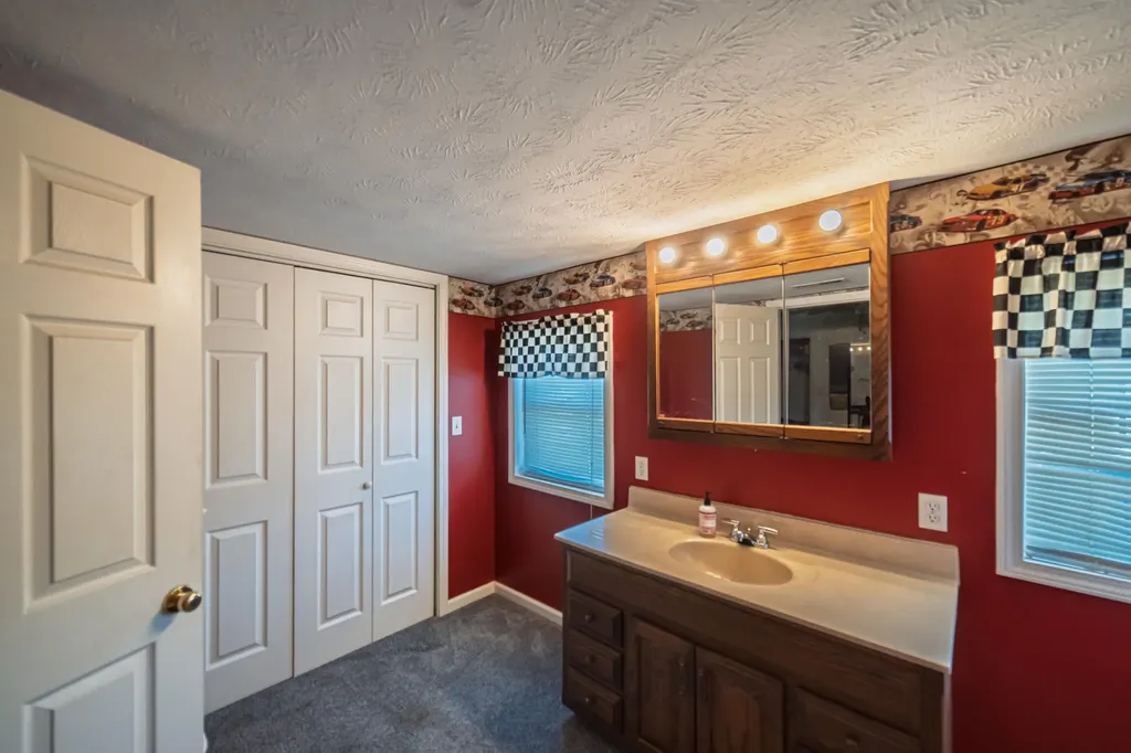 9570 State Route 131 Hickory KY 42051