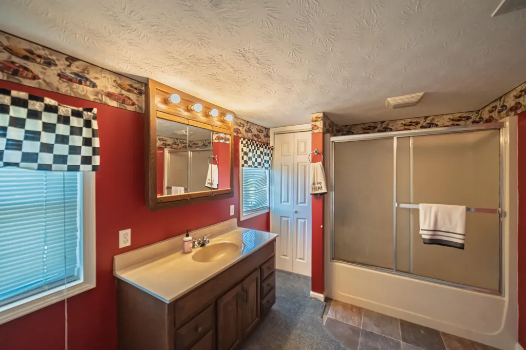 9570 State Route 131 Hickory KY 42051