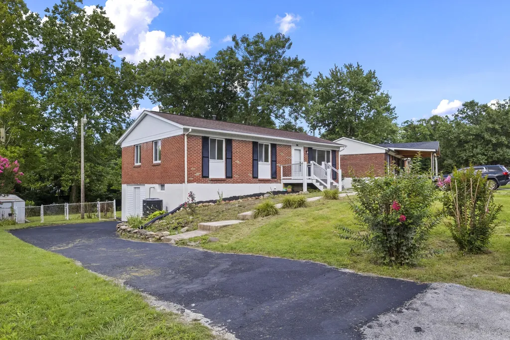 106 Redwood Drive Frankfort KY 40601
