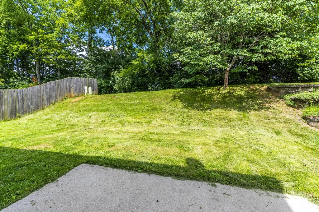 2213 Pokeberry Park Lexington KY 40509