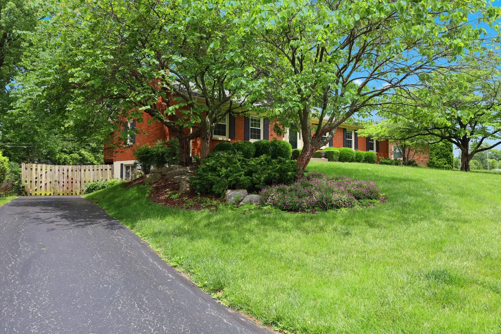 3433 Lansdowne Drive Lexington KY 40517