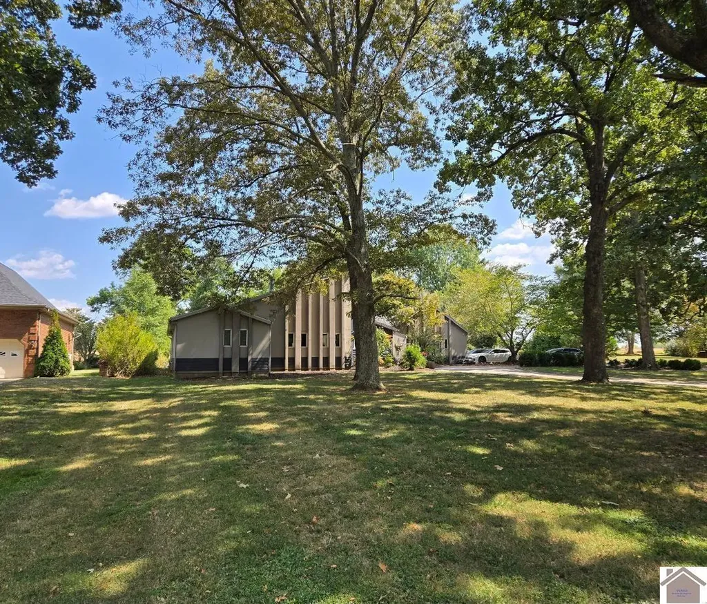 636 Oaks Country Club Road Murray KY 42071