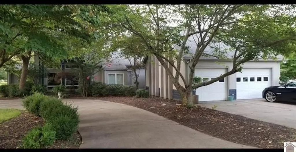 636 Oaks Country Club Road Murray KY 42071