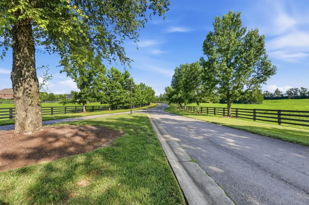 202 Deerfield Circle Nicholasville KY 40356