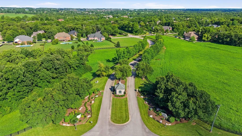 202 Deerfield Circle Nicholasville KY 40356