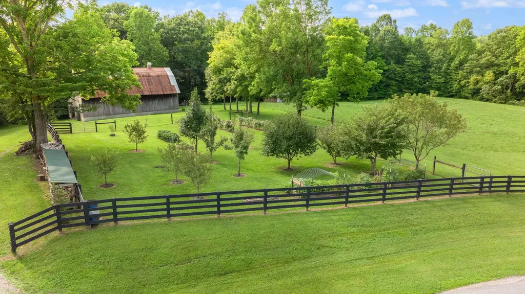 1310 Hopeful School Road Nancy KY 42544