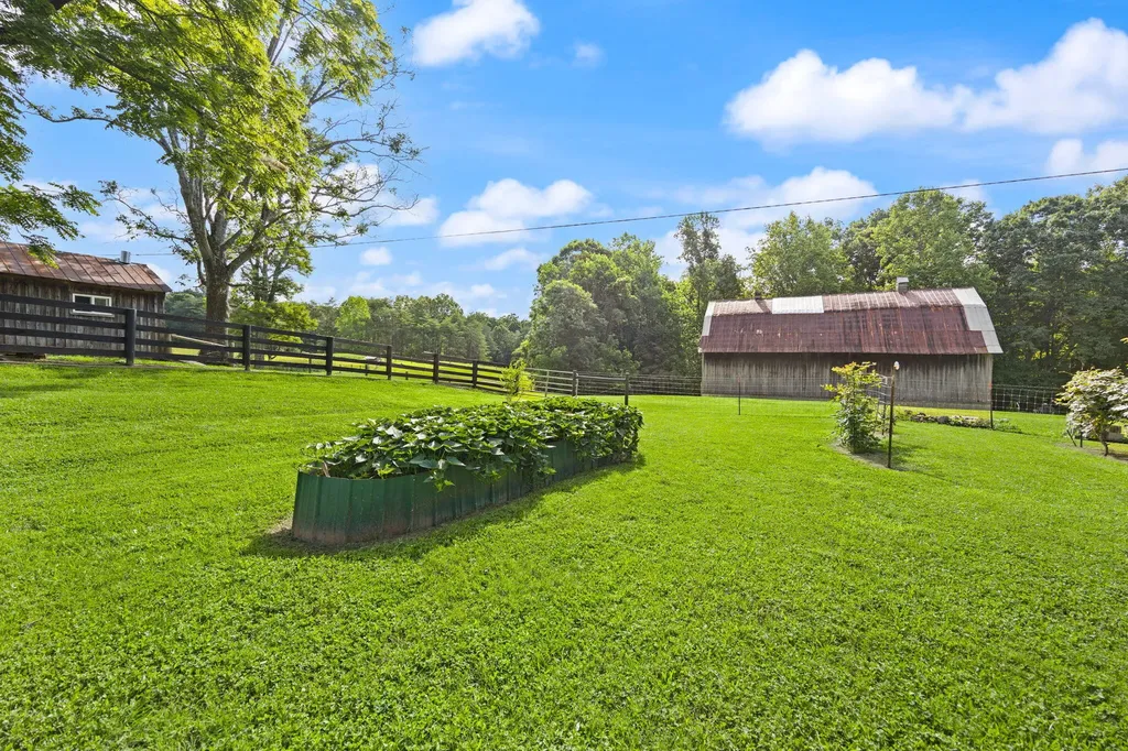 1310 Hopeful School Road Nancy KY 42544