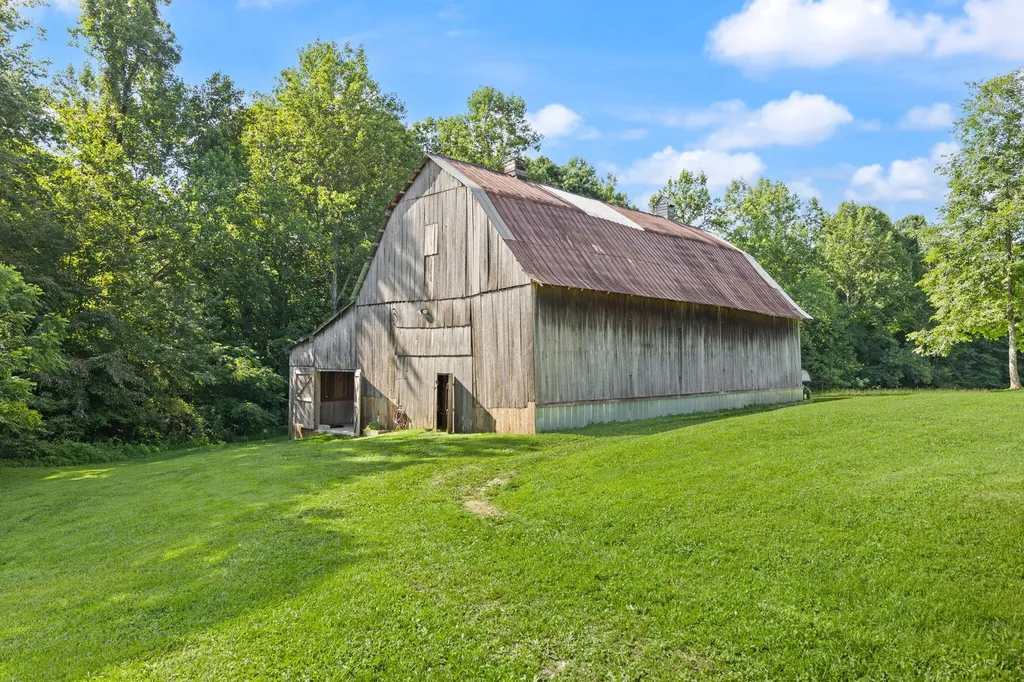 1310 Hopeful School Road Nancy KY 42544