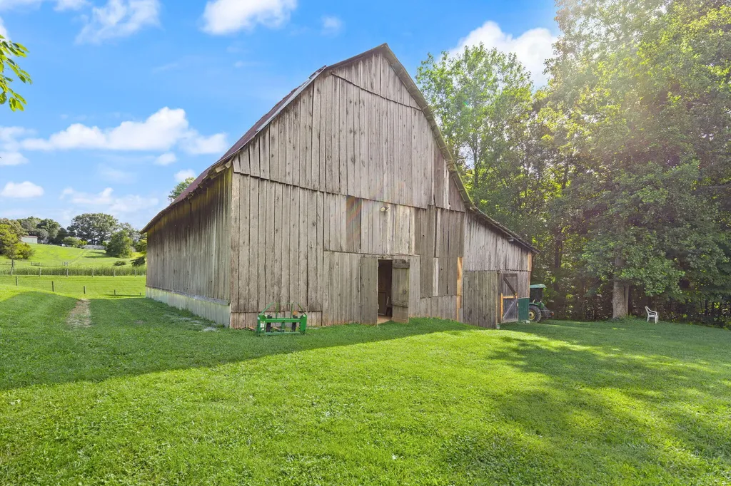 1310 Hopeful School Road Nancy KY 42544