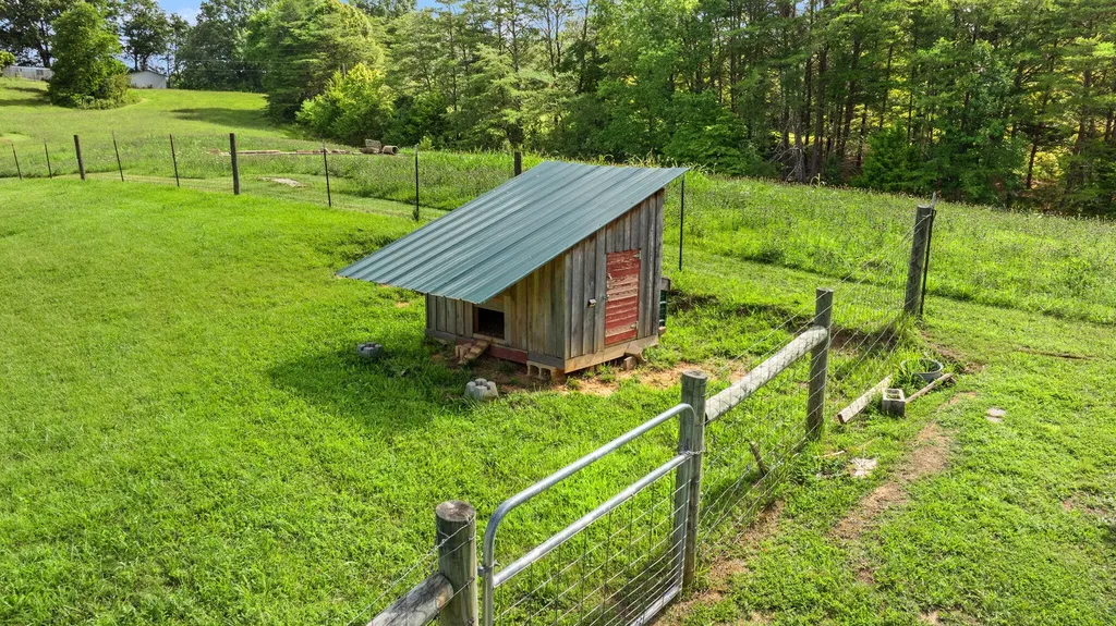 1310 Hopeful School Road Nancy KY 42544
