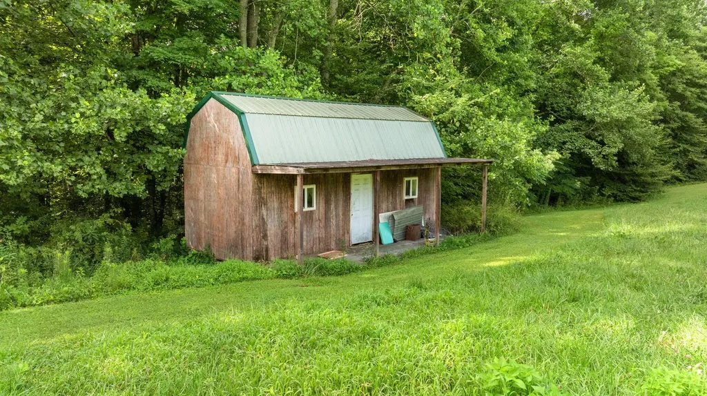 1310 Hopeful School Road Nancy KY 42544