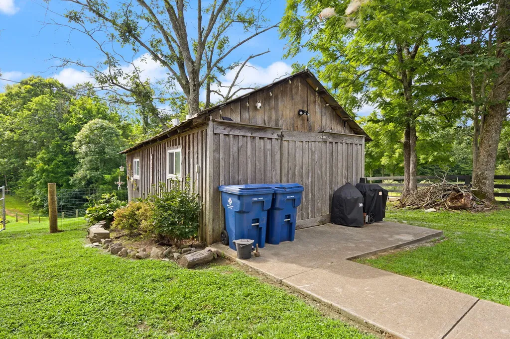 1310 Hopeful School Road Nancy KY 42544