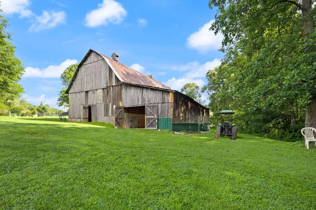 1310 Hopeful School Road Nancy KY 42544