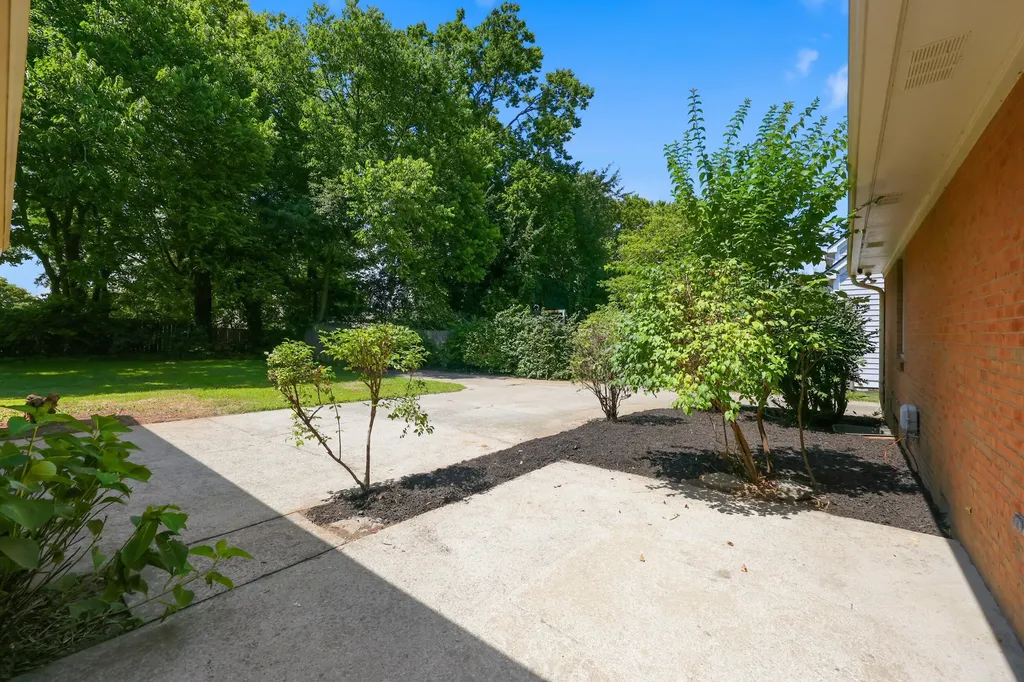 3316 Lyon Drive Lexington KY 40513