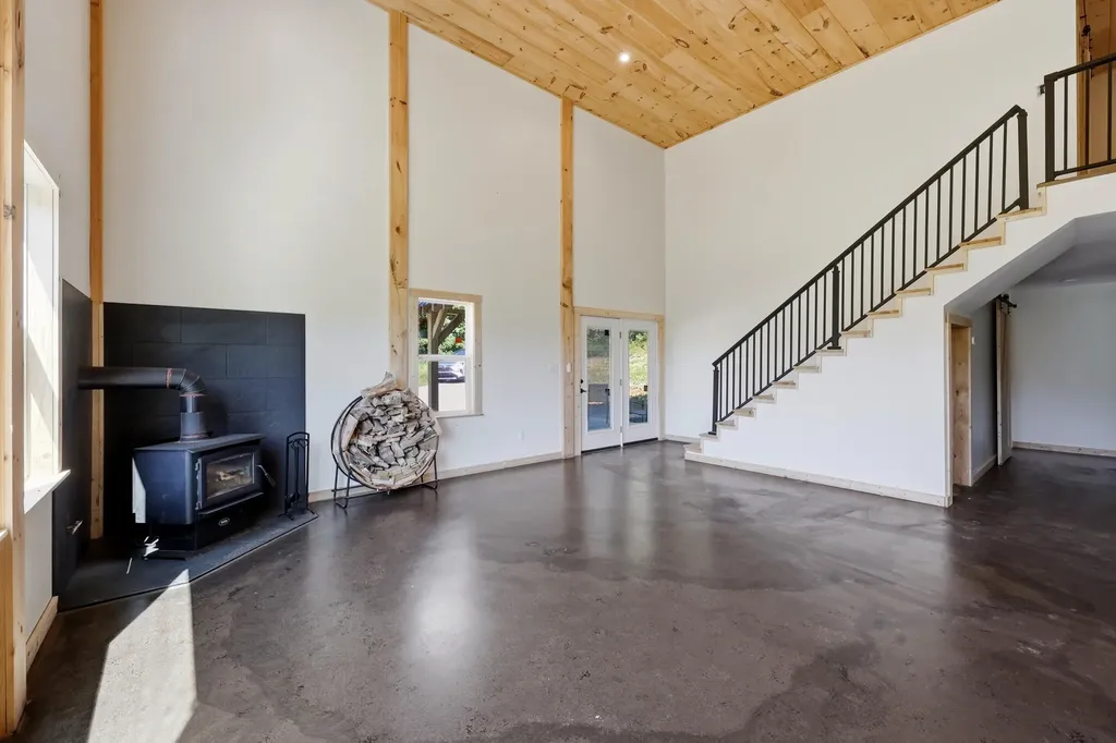 1846 Cream Ridge Road Junction City KY 40440