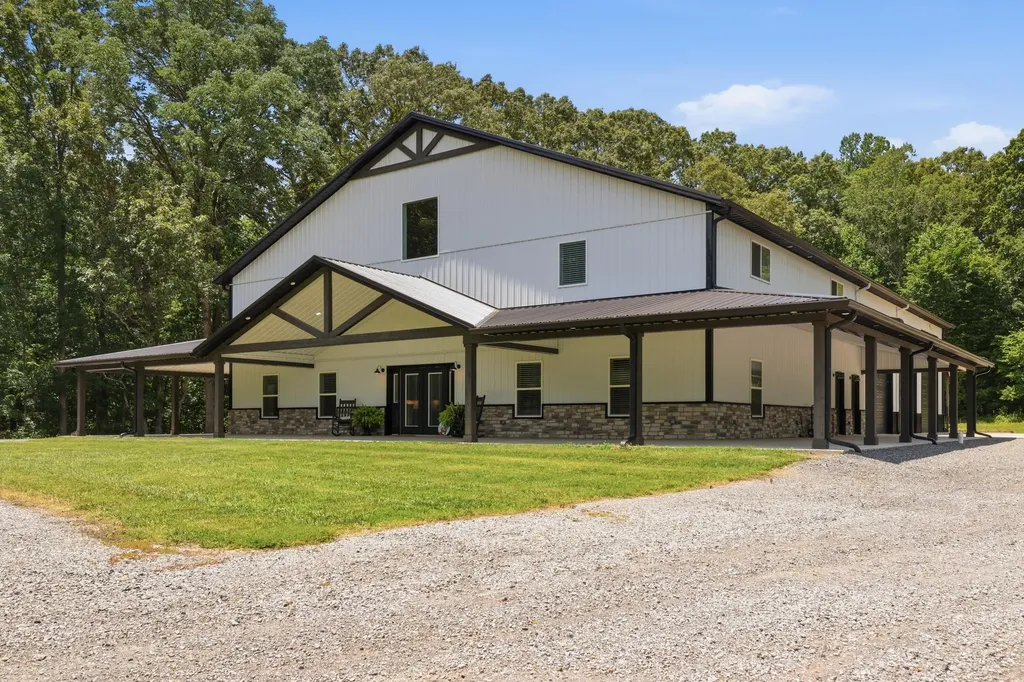 5279 E State Line Road Hazel KY 42049