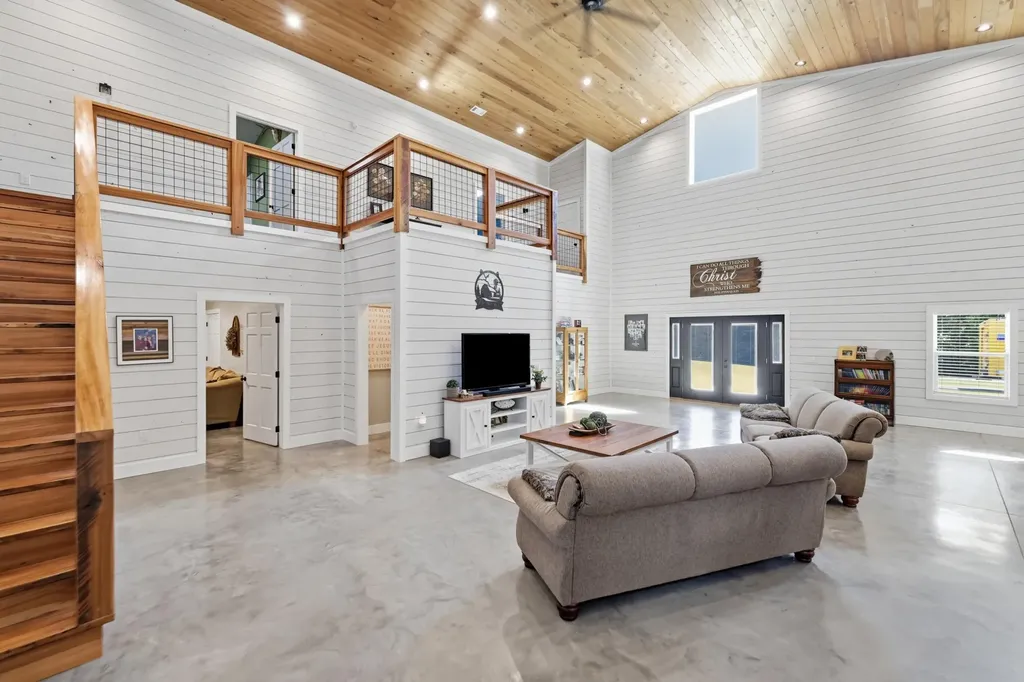 5279 E State Line Road Hazel KY 42049