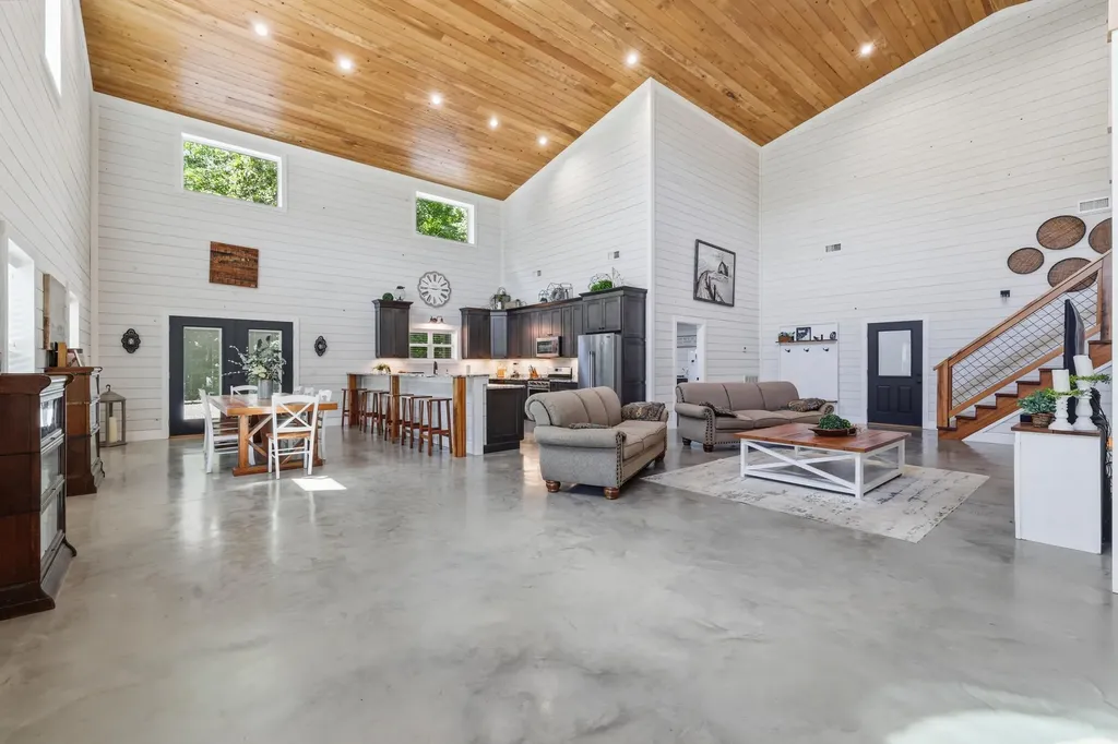 5279 E State Line Road Hazel KY 42049