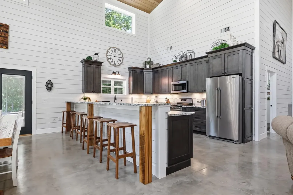 5279 E State Line Road Hazel KY 42049