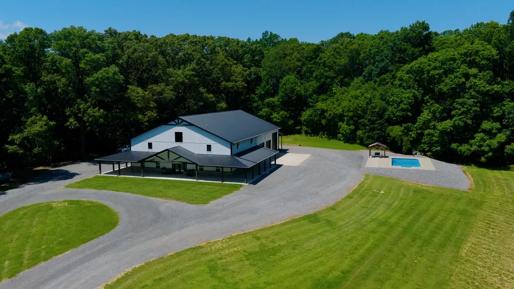5279 E State Line Road Hazel KY 42049