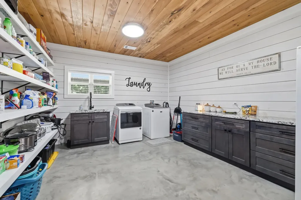 5279 E State Line Road Hazel KY 42049
