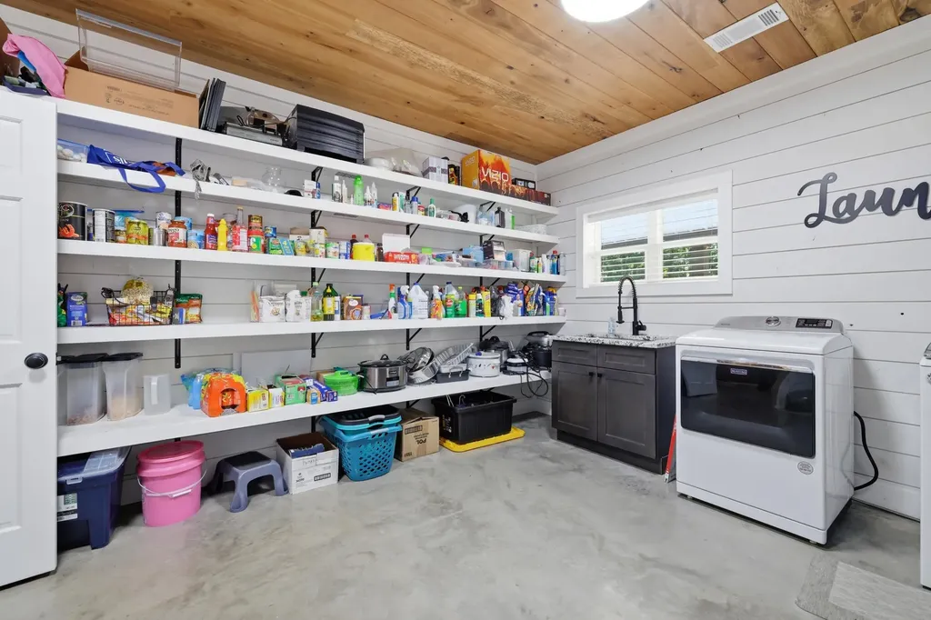 5279 E State Line Road Hazel KY 42049