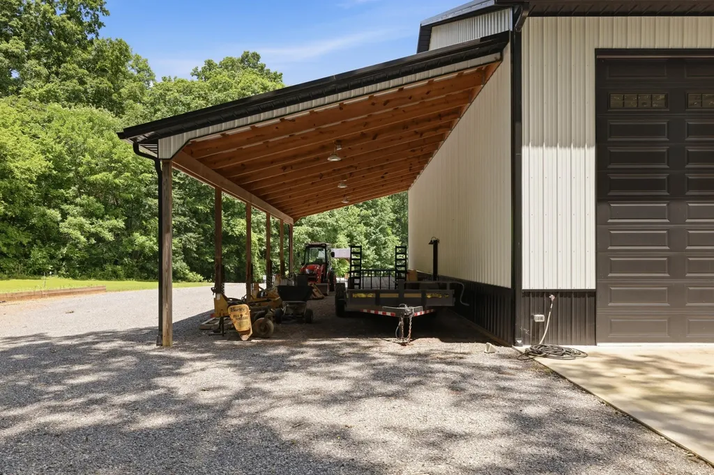 5279 E State Line Road Hazel KY 42049