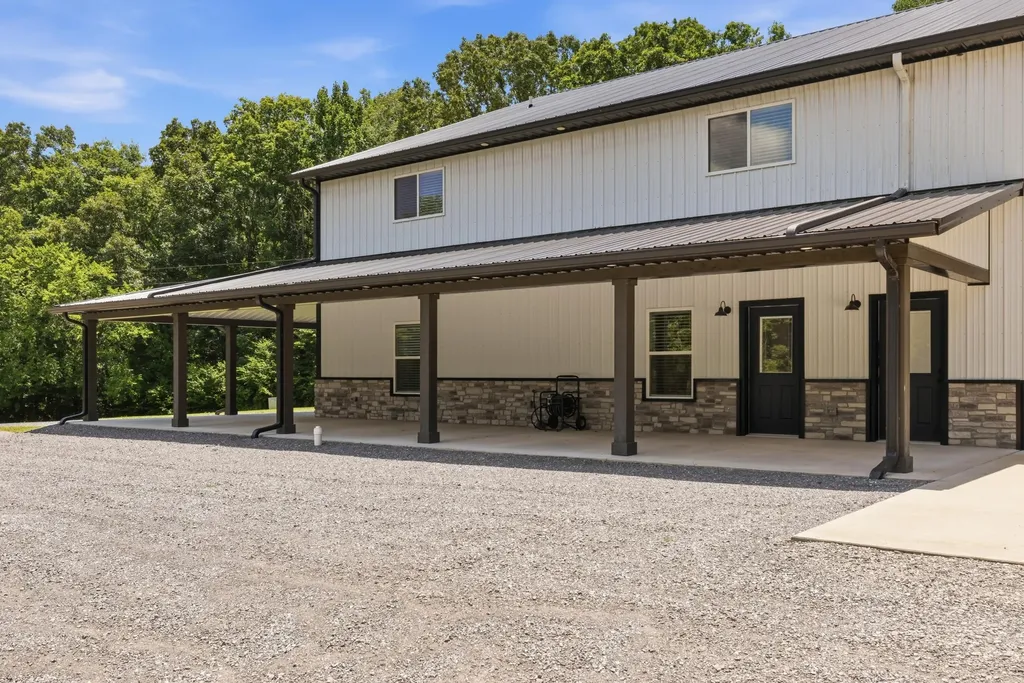 5279 E State Line Road Hazel KY 42049