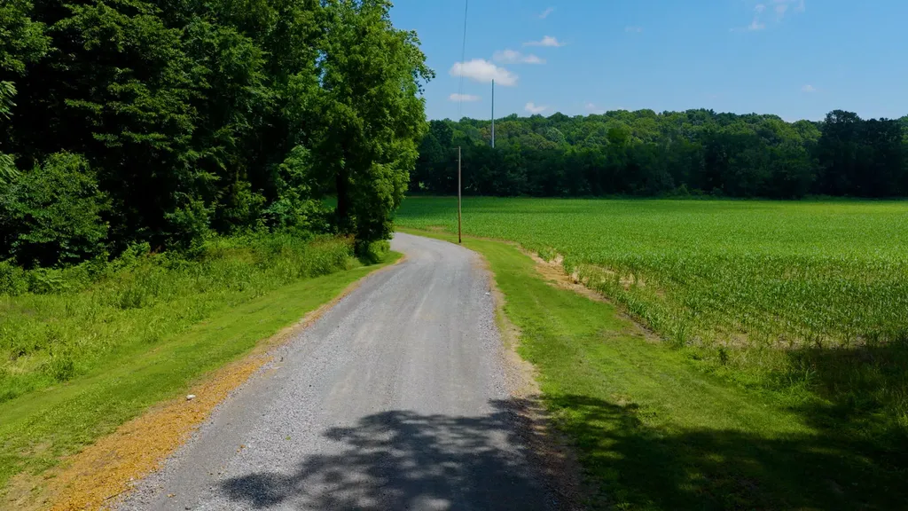 5279 E State Line Road Hazel KY 42049