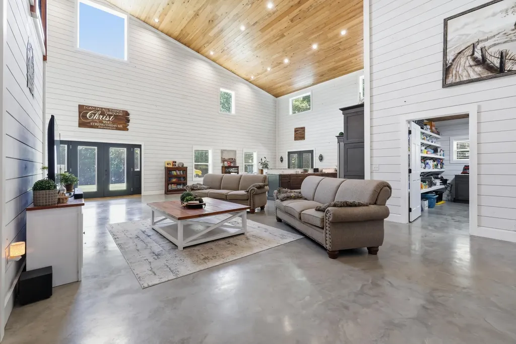 5279 E State Line Road Hazel KY 42049
