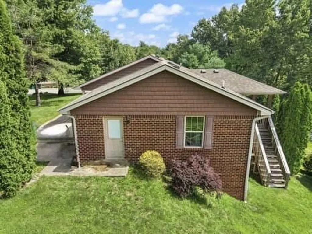 201 Pinecrest Court Berea KY 40403