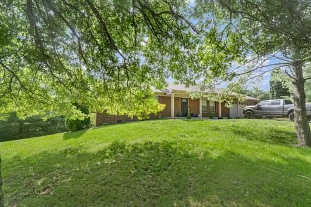 201 Pinecrest Court Berea KY 40403