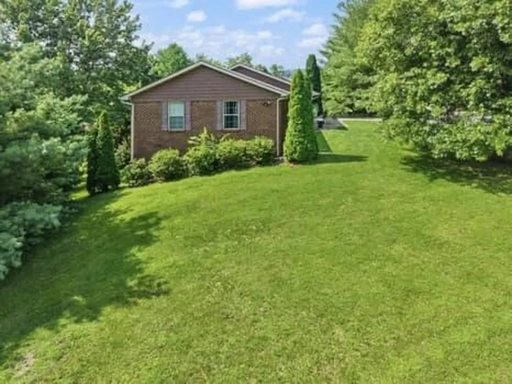 201 Pinecrest Court Berea KY 40403