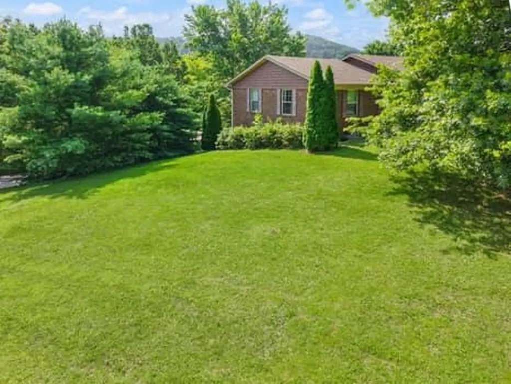 201 Pinecrest Court Berea KY 40403